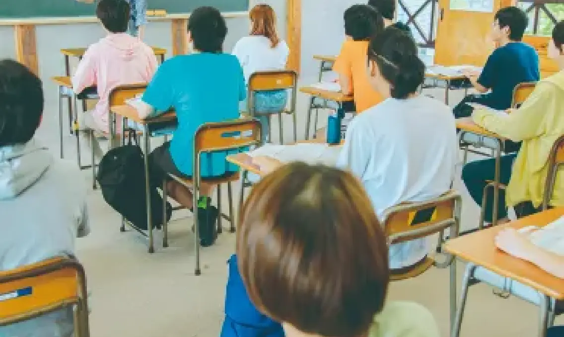 授業を受ける子供たち