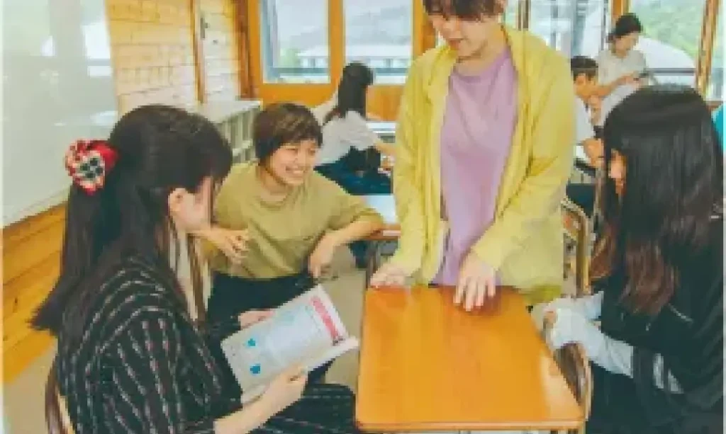 団らんする子供たち